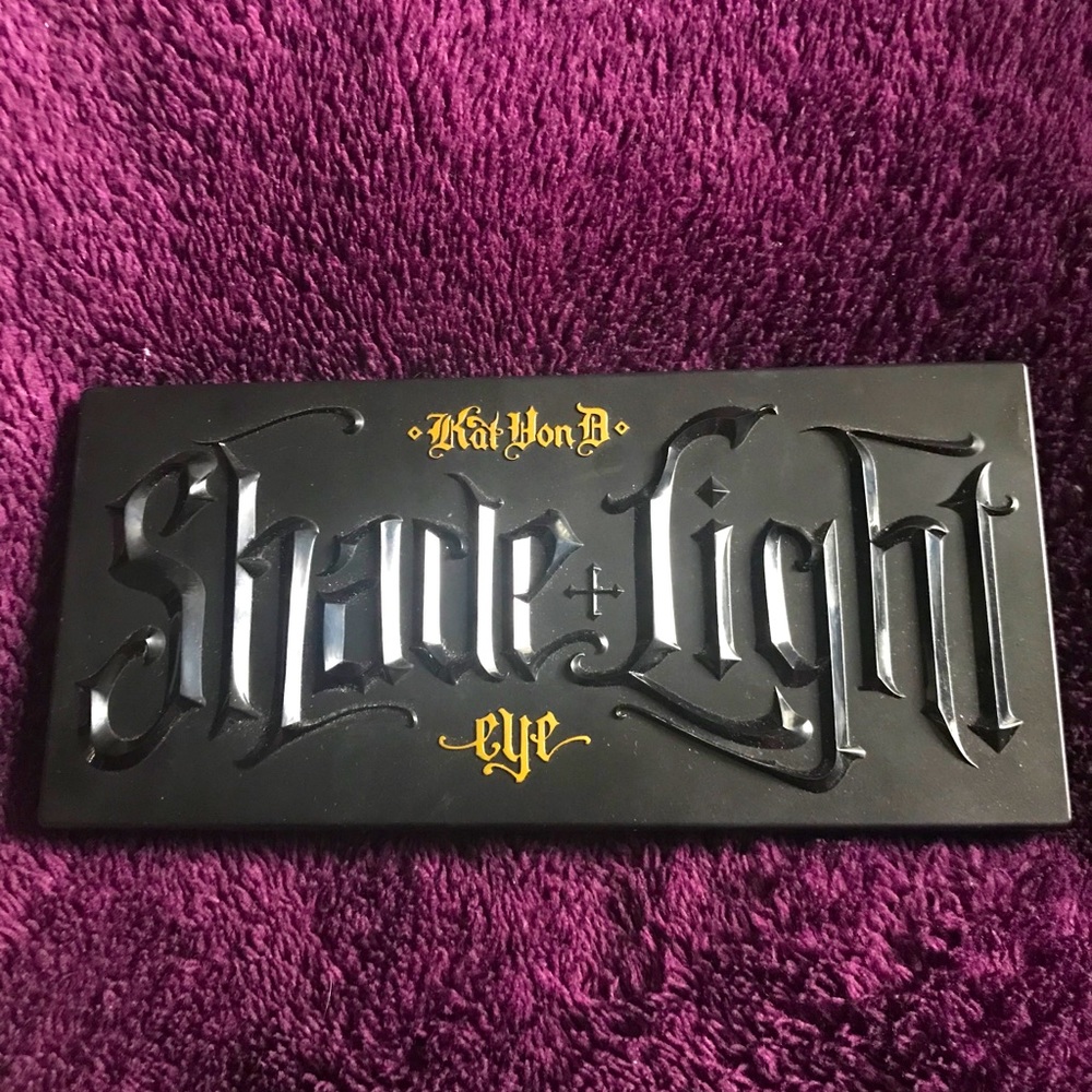 Kat Von D Shade & light eye